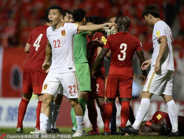  米尔沃尔极端球迷闹事，俱乐部面临重罚警告  